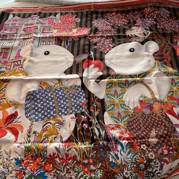 Gorgeous unique no longer available lv scarf - Picture 3 of 6